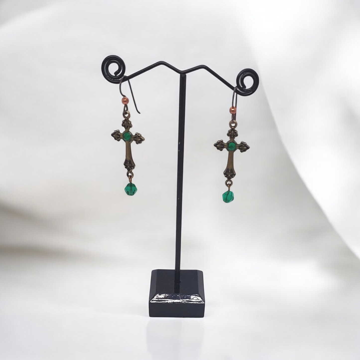 Viridiana - Cross earrings with crystals