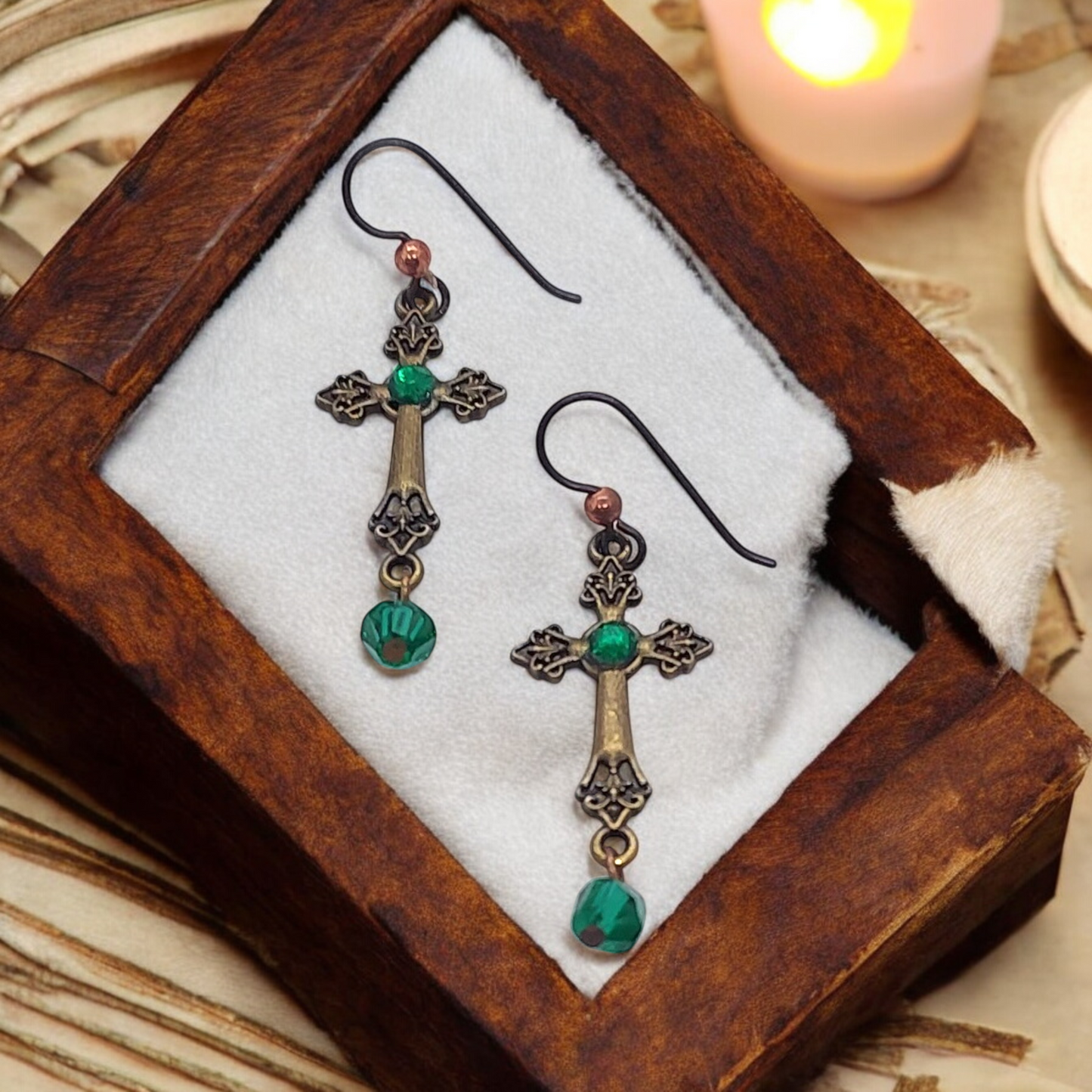 Viridiana - Cross earrings with crystals