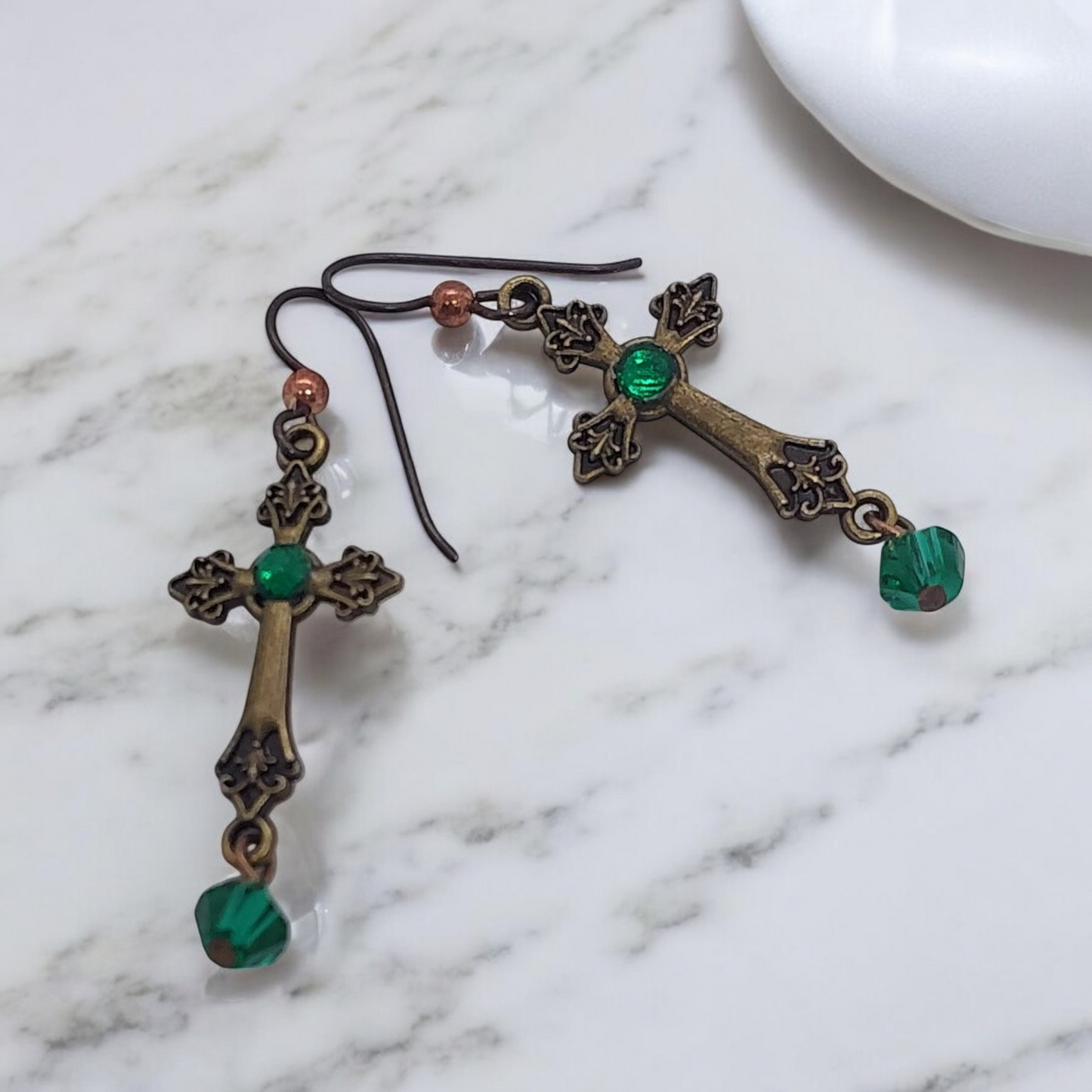 Viridiana - Cross earrings with crystals