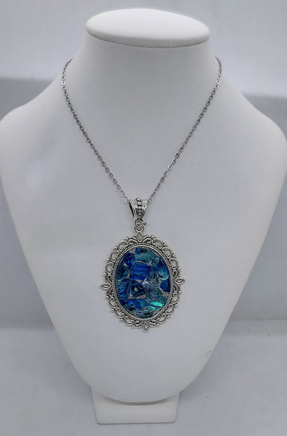 Dreaming NZ Paua shell gothic frame pendant